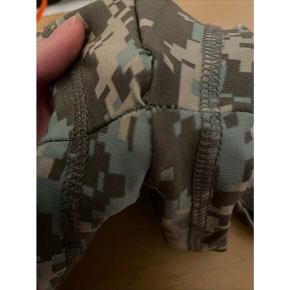 B28 #5 Hooters girl Rare Vintage Uniform Camo Tank and Shorts set Size Xxs - Picture 9 of 11